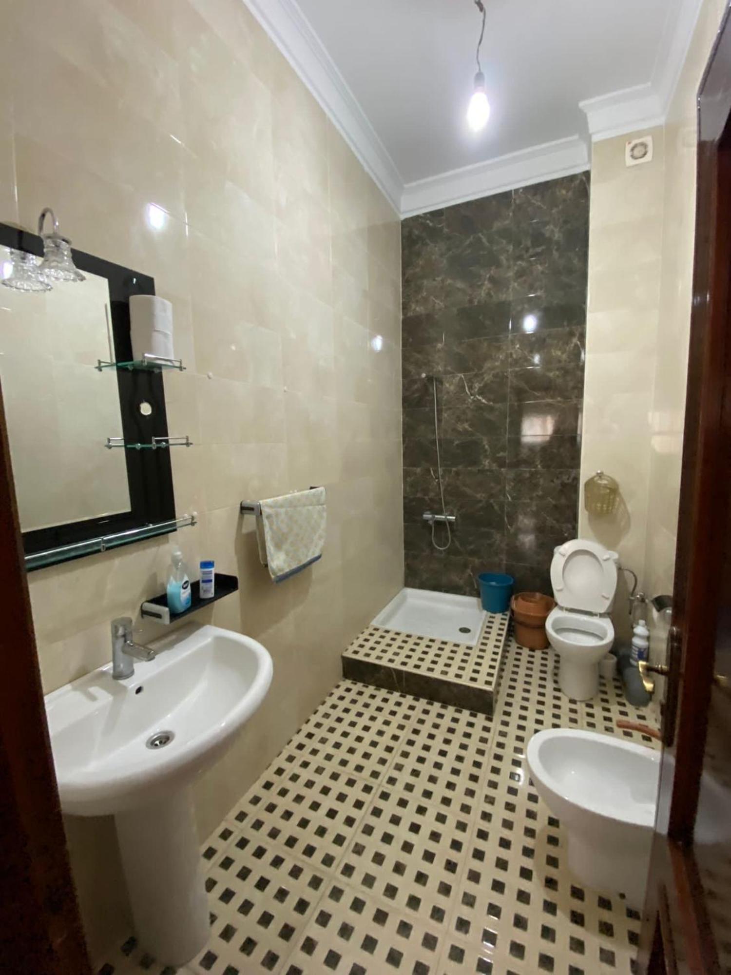 Appartement Martil 3 Chambres Proche De Centre Ville 5Mn A Pied Et La Plage 10Mn A Pied Et 10Mn De Aeroport Tetouan En Voiture Bagian luar foto